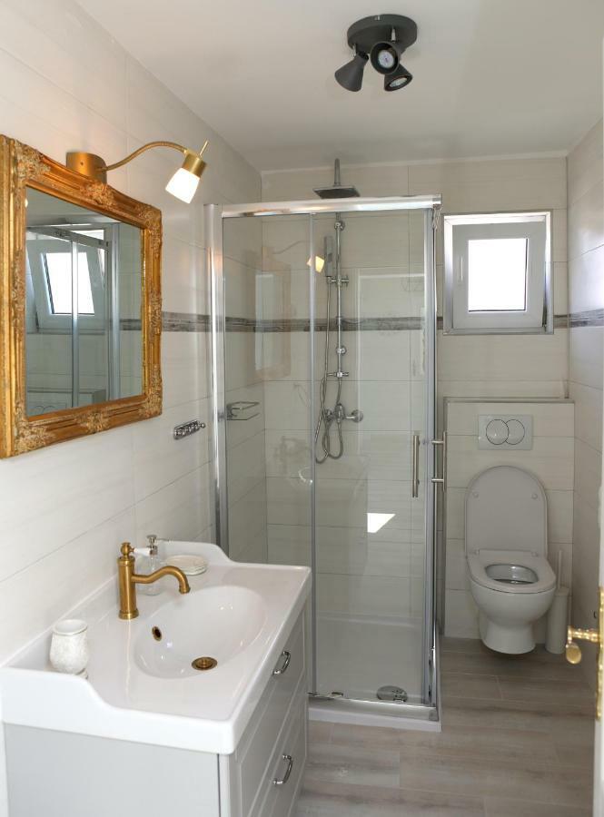 Sweet Suite With Free Private Parking Pula Exterior photo