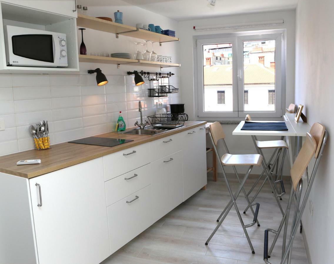 Sweet Suite With Free Private Parking Pula Exterior photo