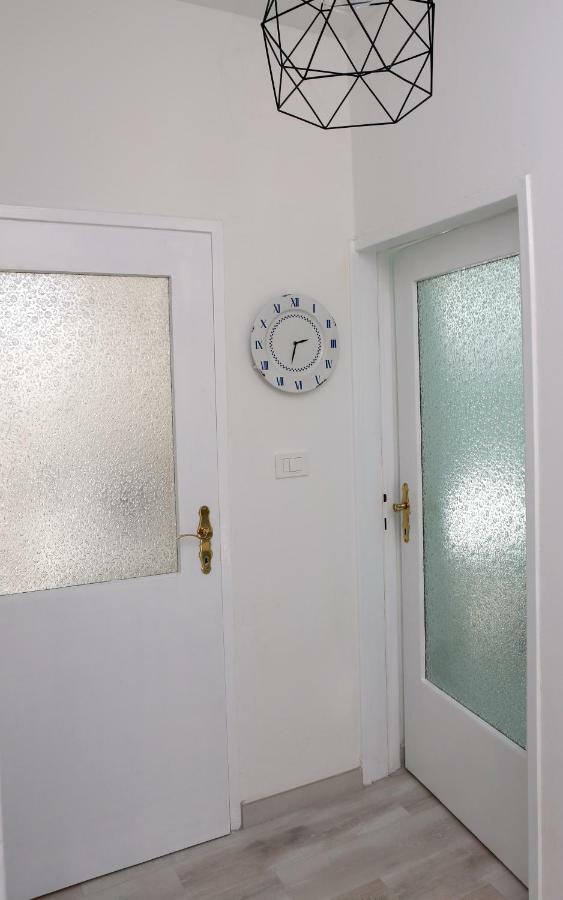 Sweet Suite With Free Private Parking Pula Exterior photo