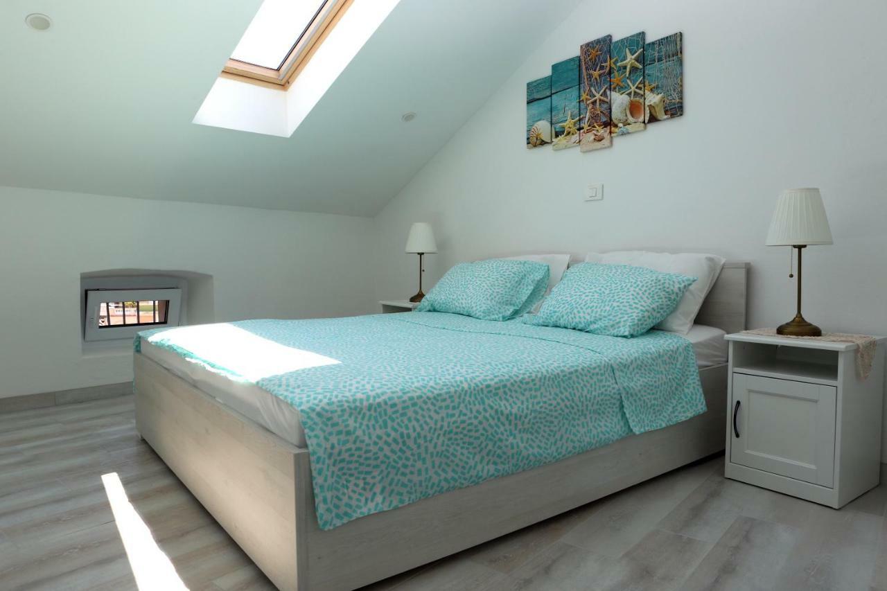 Sweet Suite With Free Private Parking Pula Exterior photo