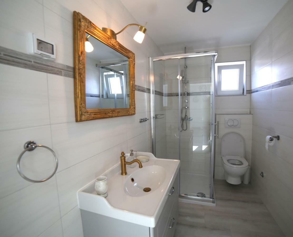 Sweet Suite With Free Private Parking Pula Exterior photo