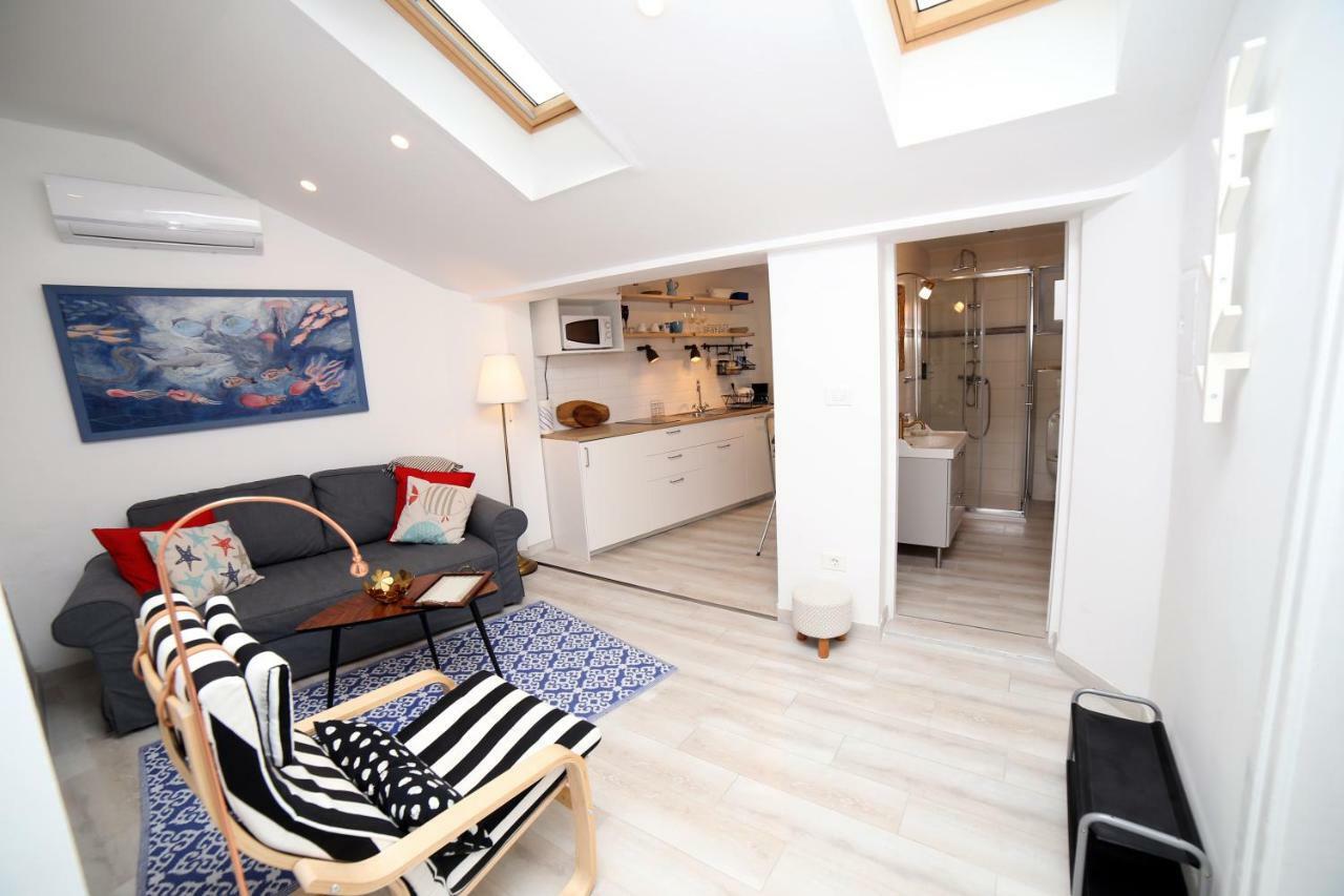 Sweet Suite With Free Private Parking Pula Exterior photo
