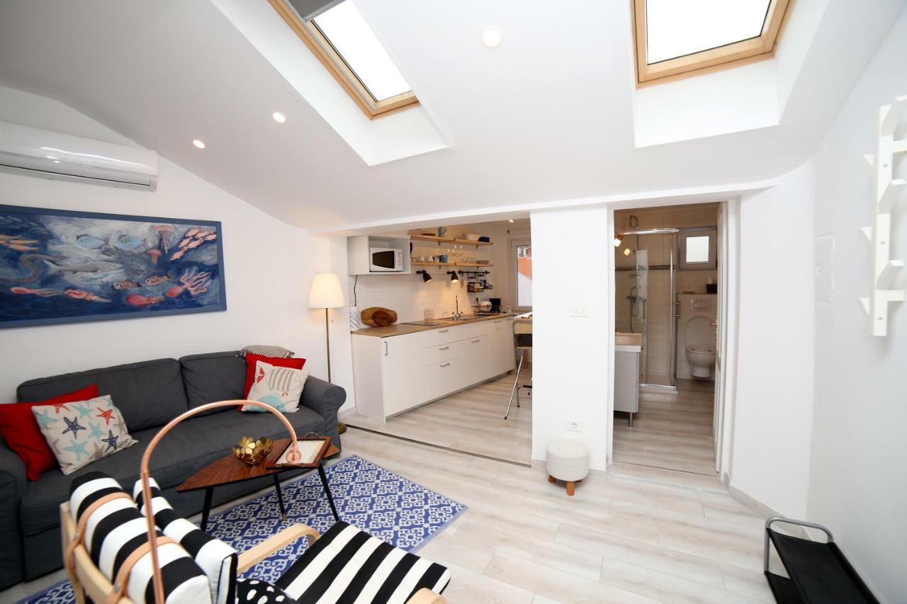 Sweet Suite With Free Private Parking Pula Exterior photo