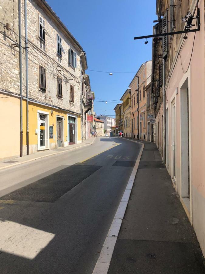 Sweet Suite With Free Private Parking Pula Exterior photo
