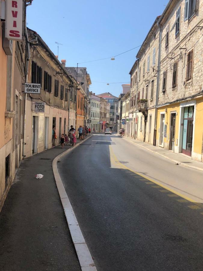 Sweet Suite With Free Private Parking Pula Exterior photo