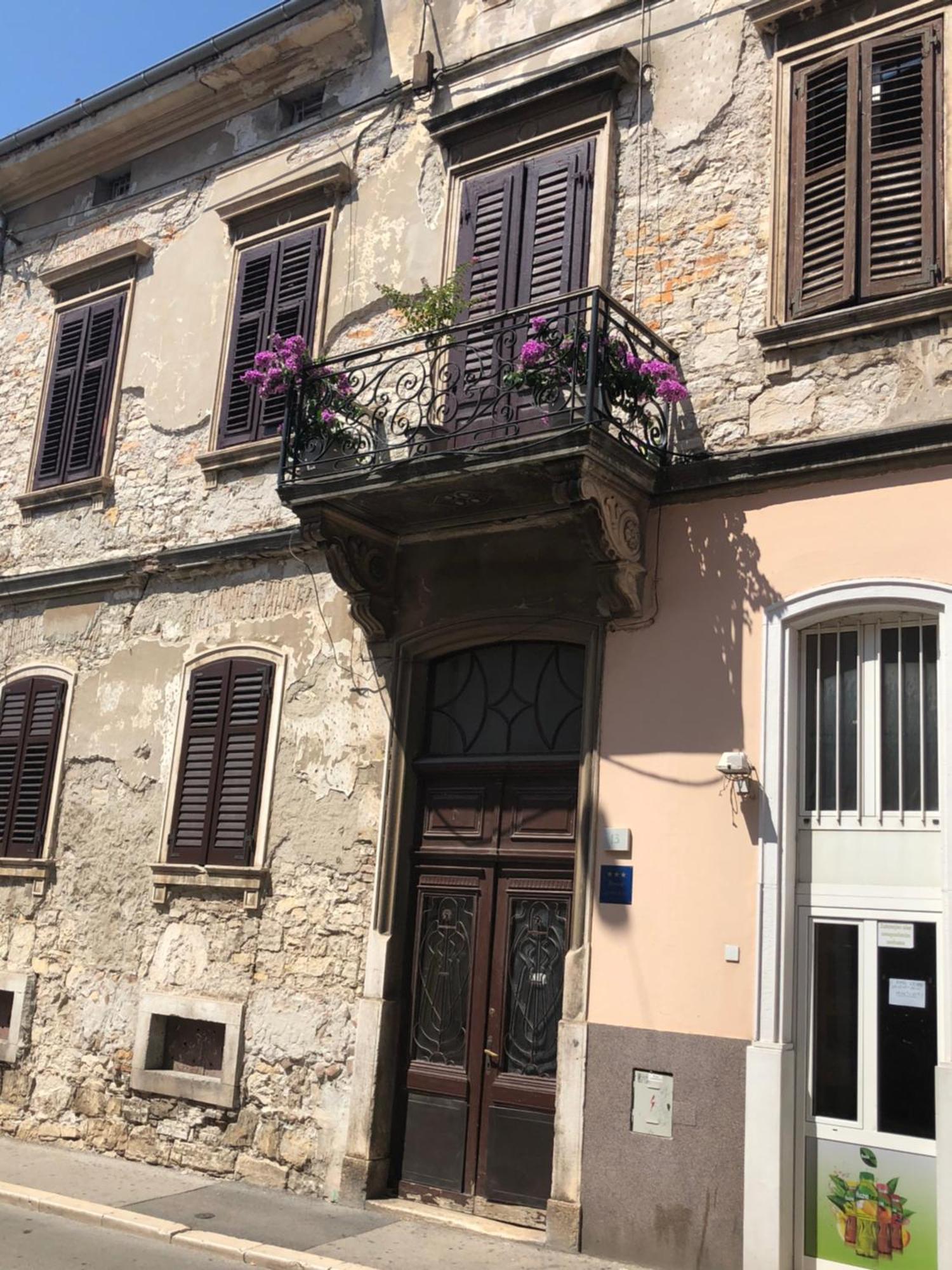 Sweet Suite With Free Private Parking Pula Exterior photo